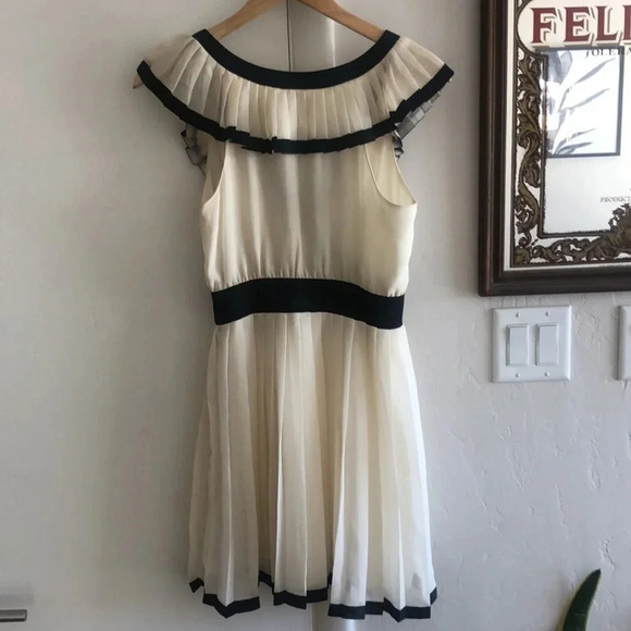FOREVER 21| Rory Beca cream and black pleated dress Y2K - Picture 7 of 8